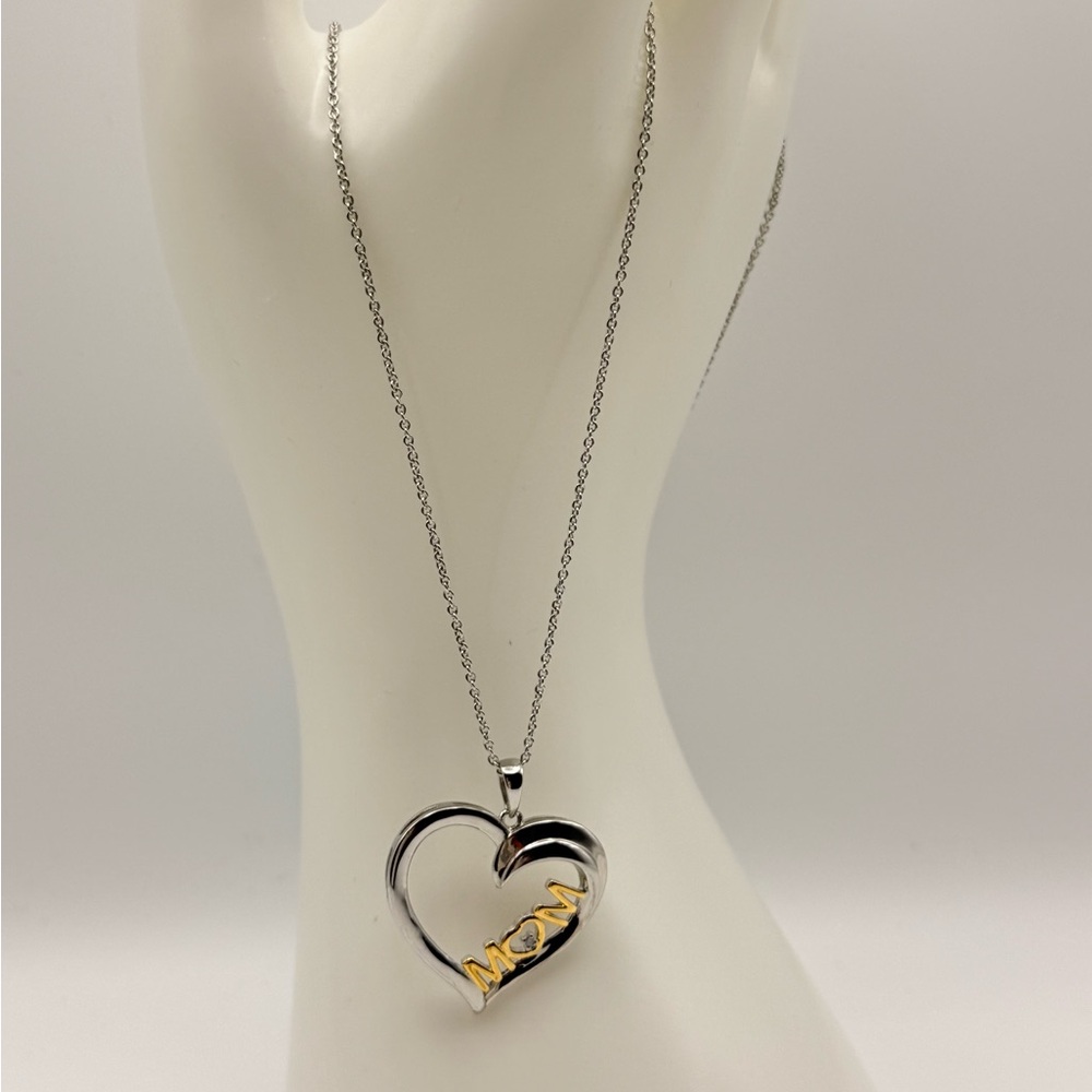 NWT Macy’s Diamond Accent “MOM” Heart Pendant Necklace Silver Plated Brass 18”